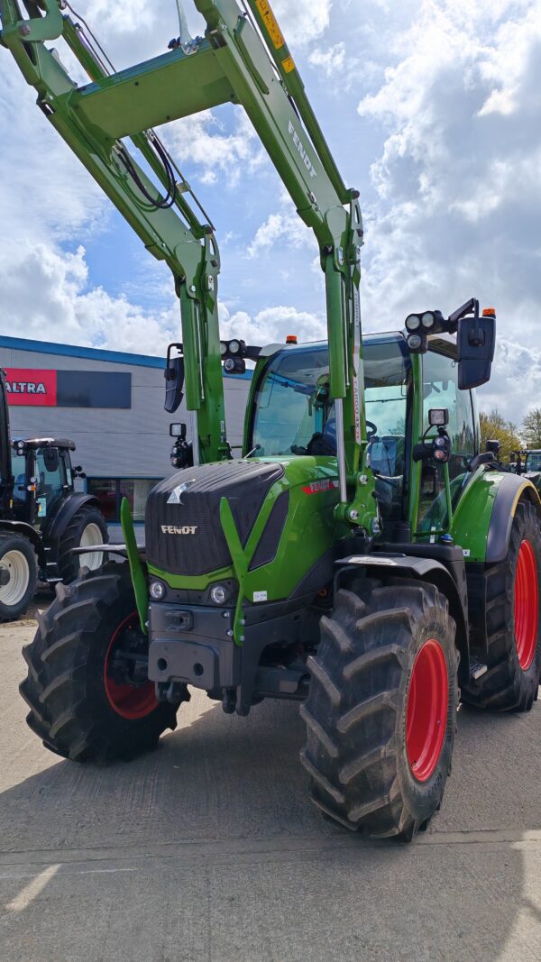 FENDT 312 & LOADER POWER 4WD TRACTOR