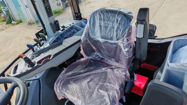 VALTRA G135 HI-TEC & LOADER 4WD TRACTOR