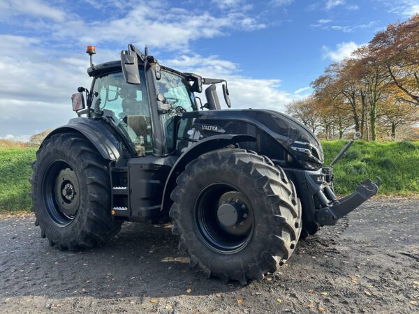 Valtra Q305 unlimited tractor – EX HIRE – 1000 hrs with 5yrs 0% finance and warranty