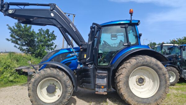 Valtra T155 Active & loader – 4311 hours – 72 reg