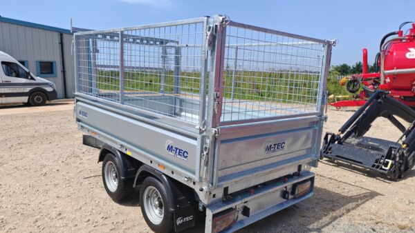 M-TEC 8FT x 5FT Tipping Trailer c/w meshed sides and 6ft ramps