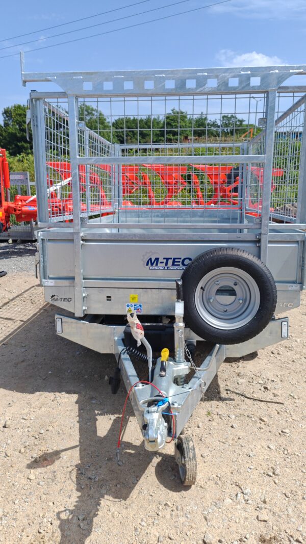 M-TEC 8FT x 5FT Tipping Trailer c/w meshed sides and 6ft ramps