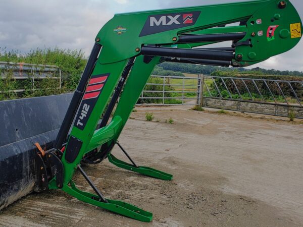 MX T412 self level loader & brackets to fit Fendt 700 scr/gen6 series