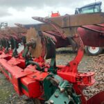 Vogel Noot 6 furrow reversible plough